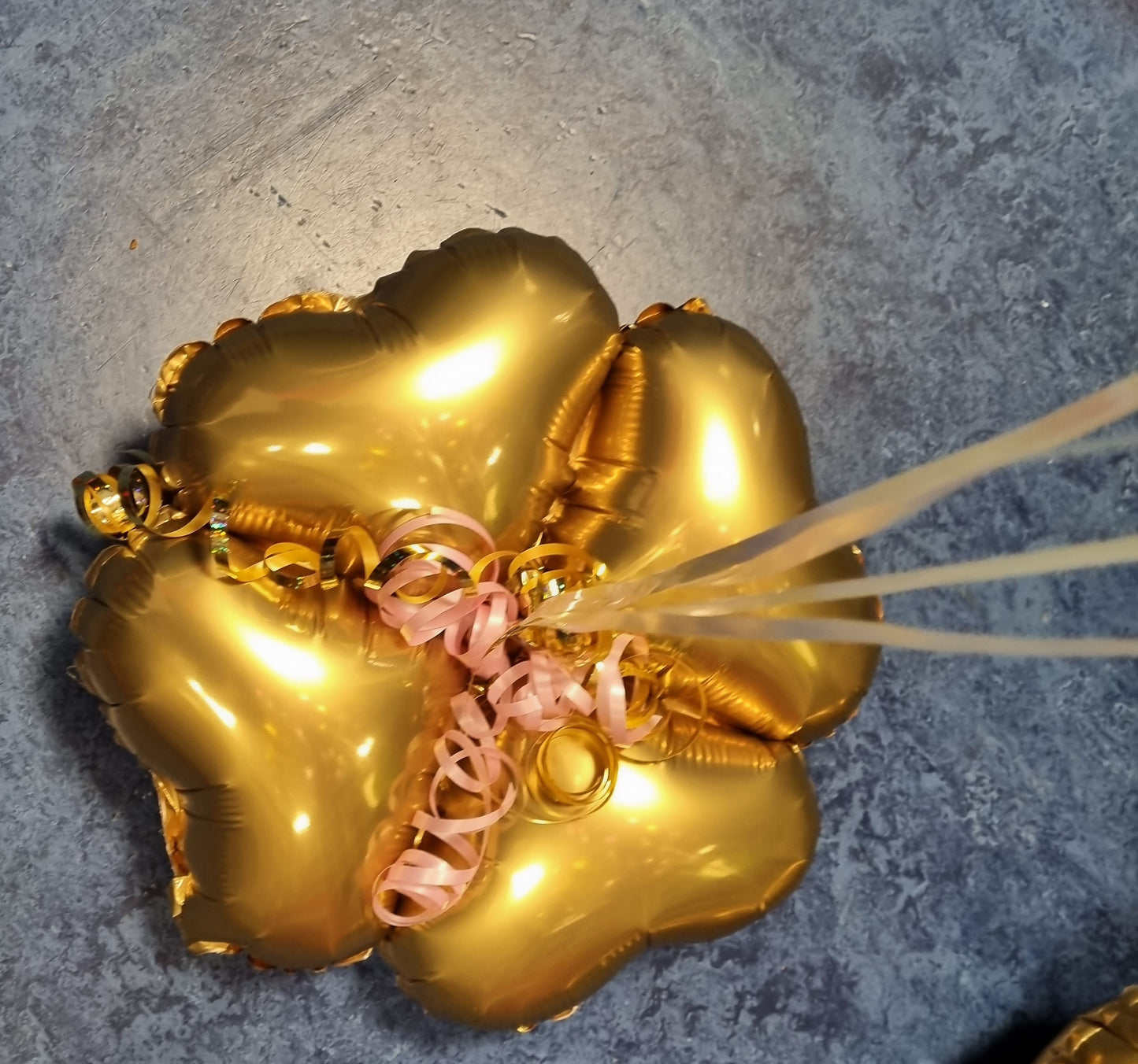 Satin Gold Base Hearts Medium - 16" - Air Fill Only